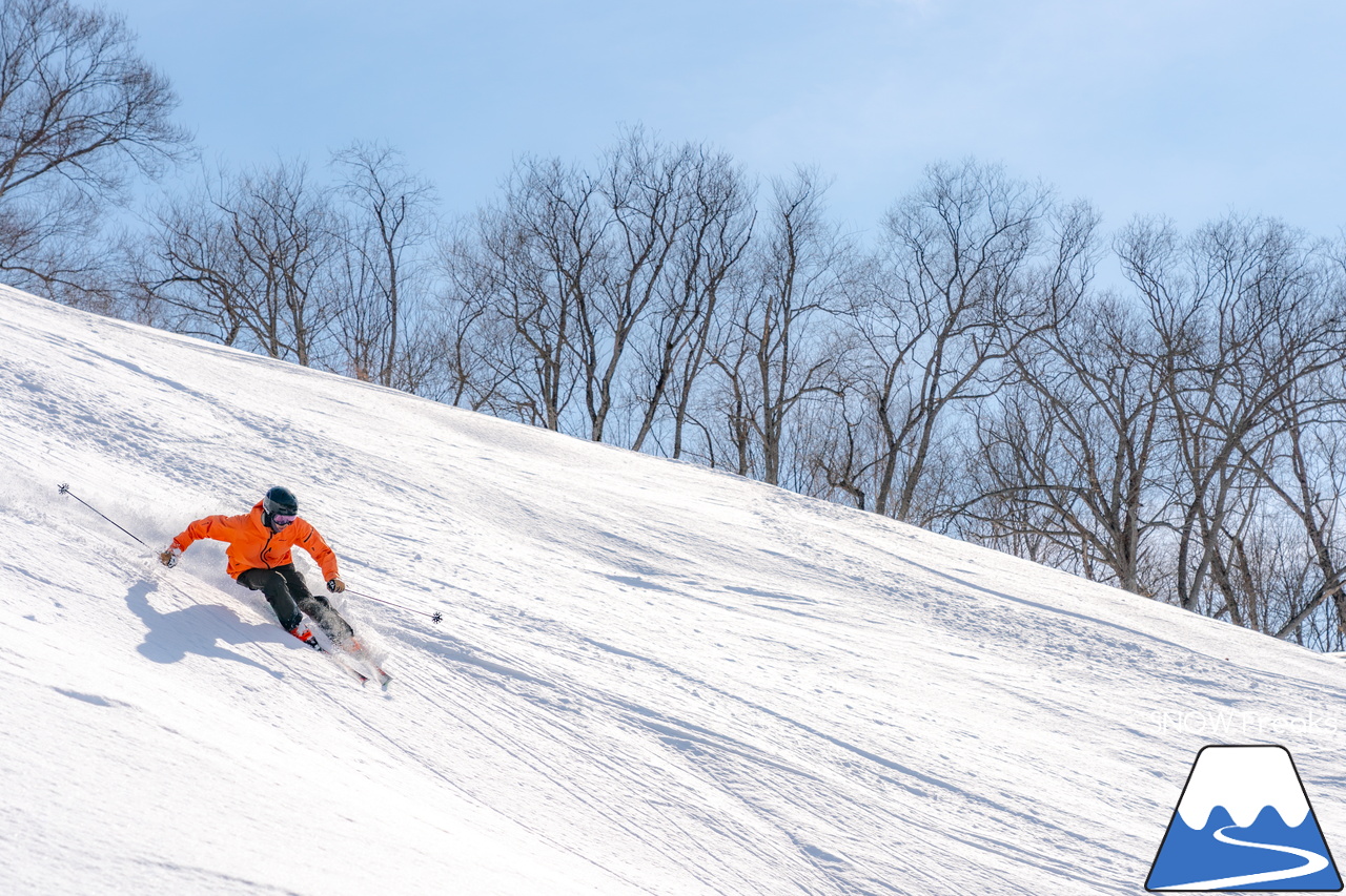 カムイスキーリンクス｜山頂から山麓までゲレンデには積雪たっぷり＆最新の自動券売機導入でチケット購入時の待ち時間も短縮。最高に気持ちの良い春スキーを楽しみましょう(^_-)-☆